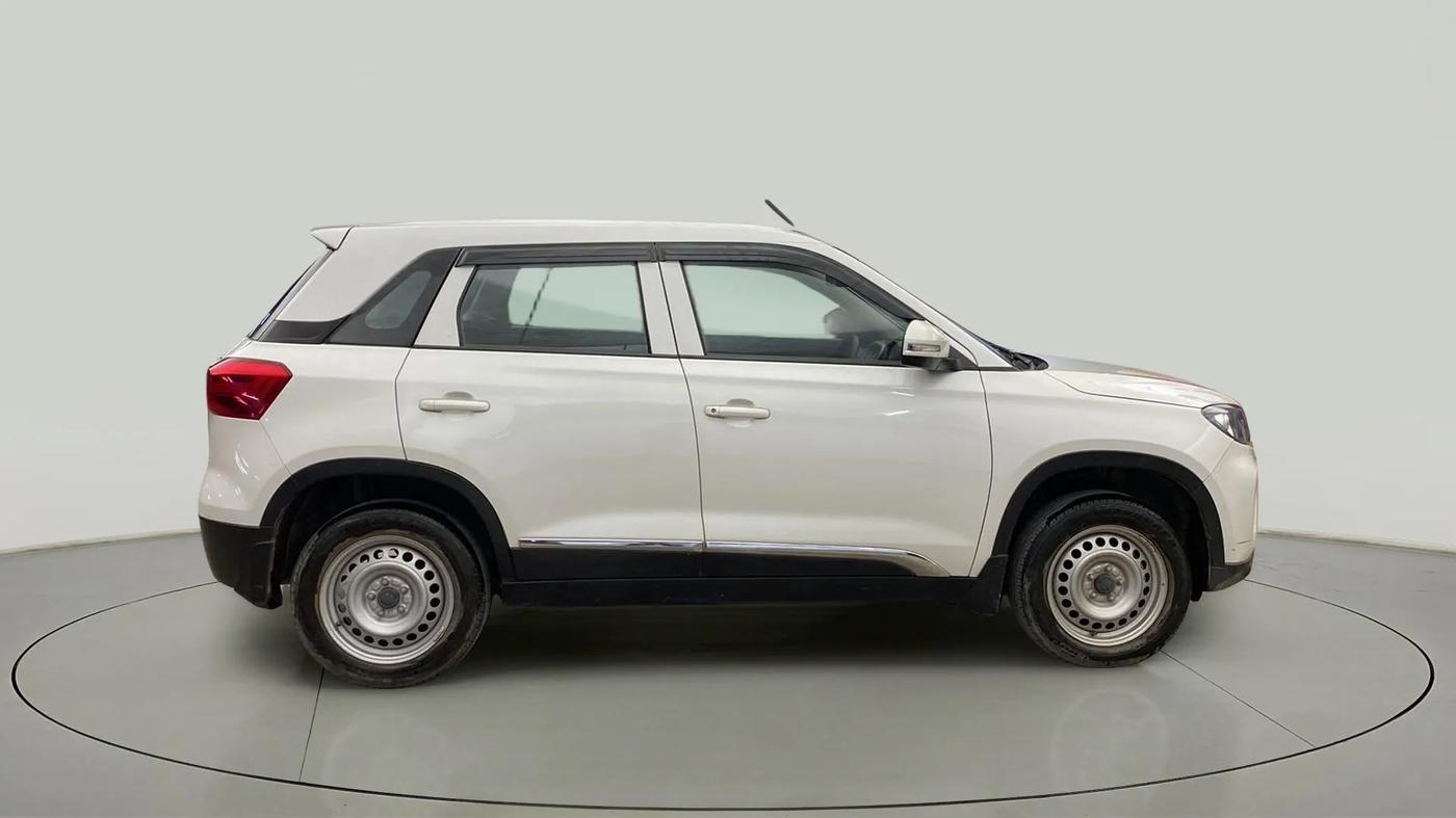 2021 Maruti Vitara Brezza LXI, Petrol, Manual, 77,465 km, Right Side View