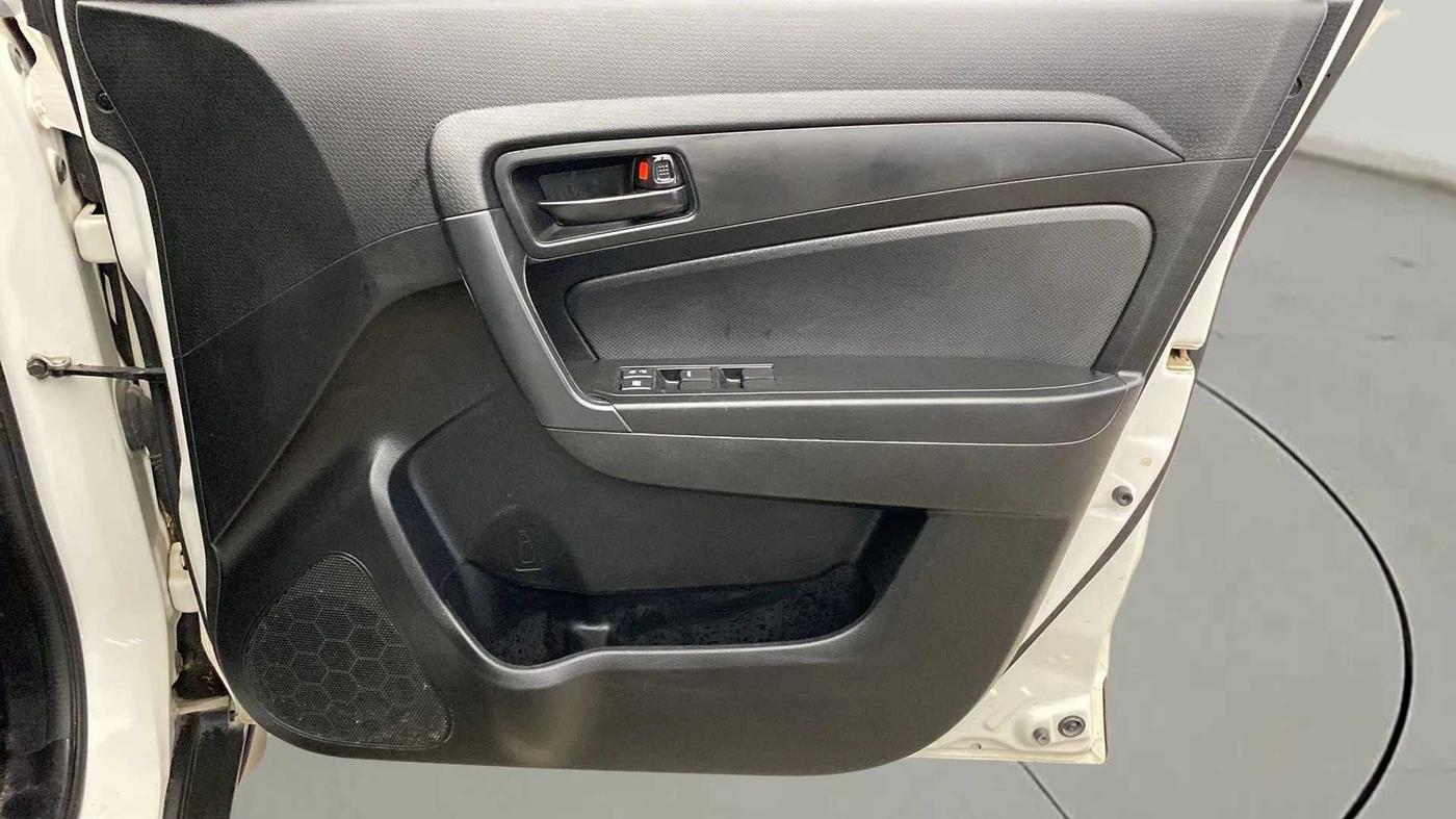 2021 Maruti Vitara Brezza LXI, Petrol, Manual, 77,465 km, Driver Side Door Panels Control
