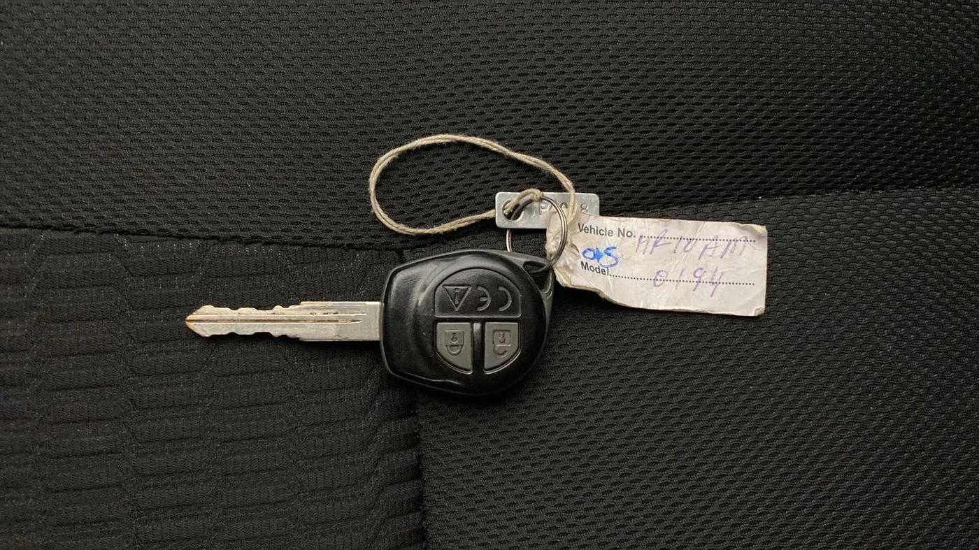 2021 Maruti Vitara Brezza LXI, Petrol, Manual, 77,465 km, Key Close Up