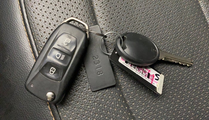 2017 Tata Tiago XZA PETROL, Petrol, Automatic, 14,836 km, Key Close Up