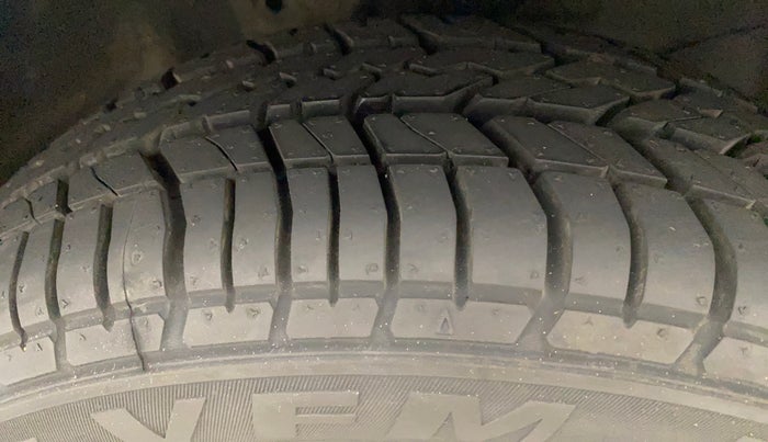 2013 Honda Brio S MT, Petrol, Manual, 78,929 km, Right Rear Tyre Tread