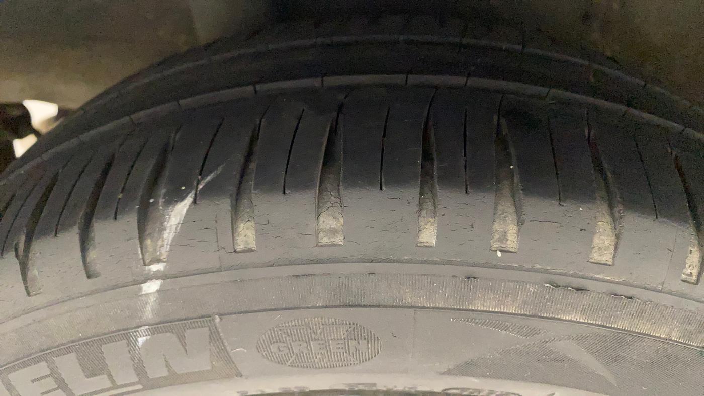 2013 Honda Brio S MT, Petrol, Manual, 78,929 km, Right Front Tyre Tread