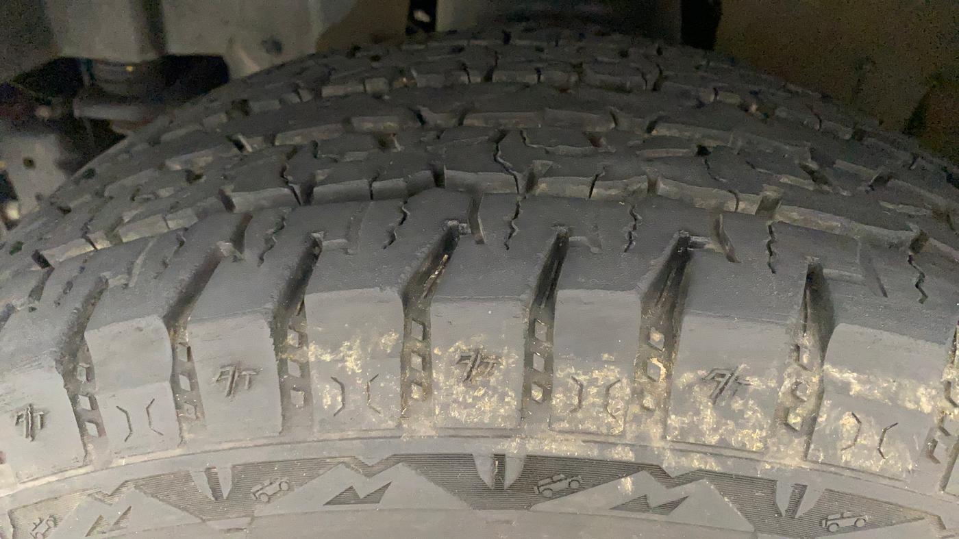 2022 Mahindra Thar LX D AT 4WD HT, Diesel, Automatic, 21,015 km, Left Front Tyre Tread