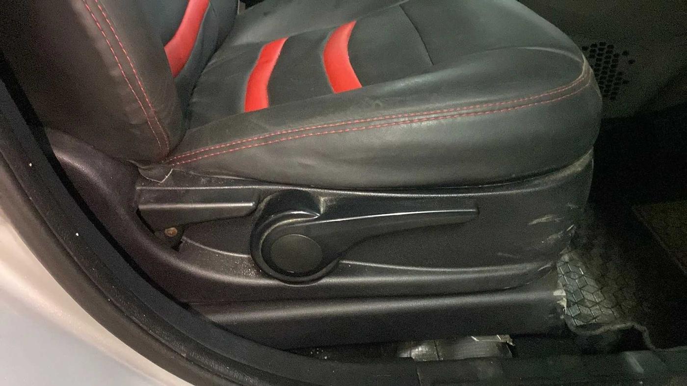 2018 Tata NEXON XZ PLUS DIESEL, Diesel, Manual, 81,169 km, Driver Side Adjustment Panel