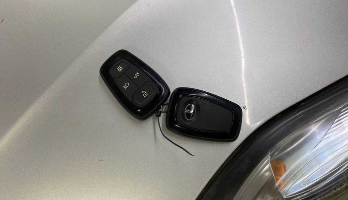 2018 Tata NEXON XZ PLUS DIESEL, Diesel, Manual, 81,169 km, Key Close Up