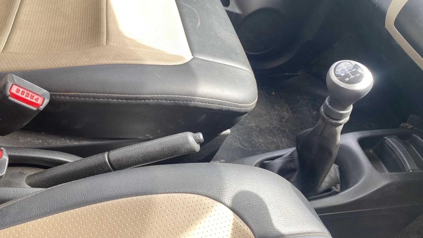 2013 Maruti Wagon R 1.0 LXI, Petrol, Manual, 27,075 km, Gear Lever