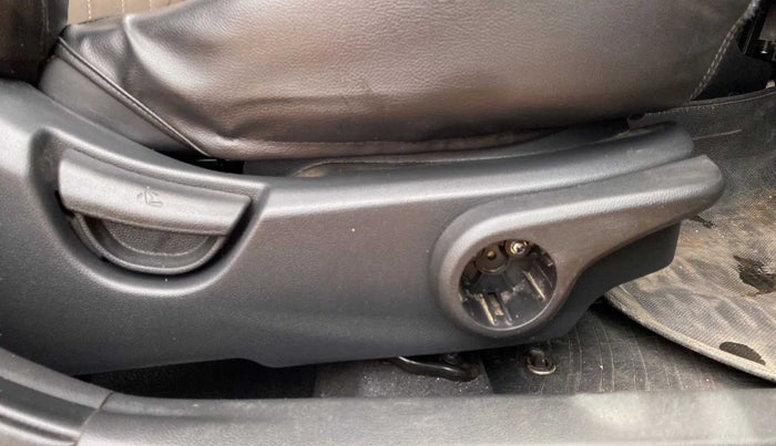 2016 Hyundai Grand i10 ASTA AT 1.2 KAPPA VTVT, Petrol, Automatic, 48,012 km, Driver Side Adjustment Panel