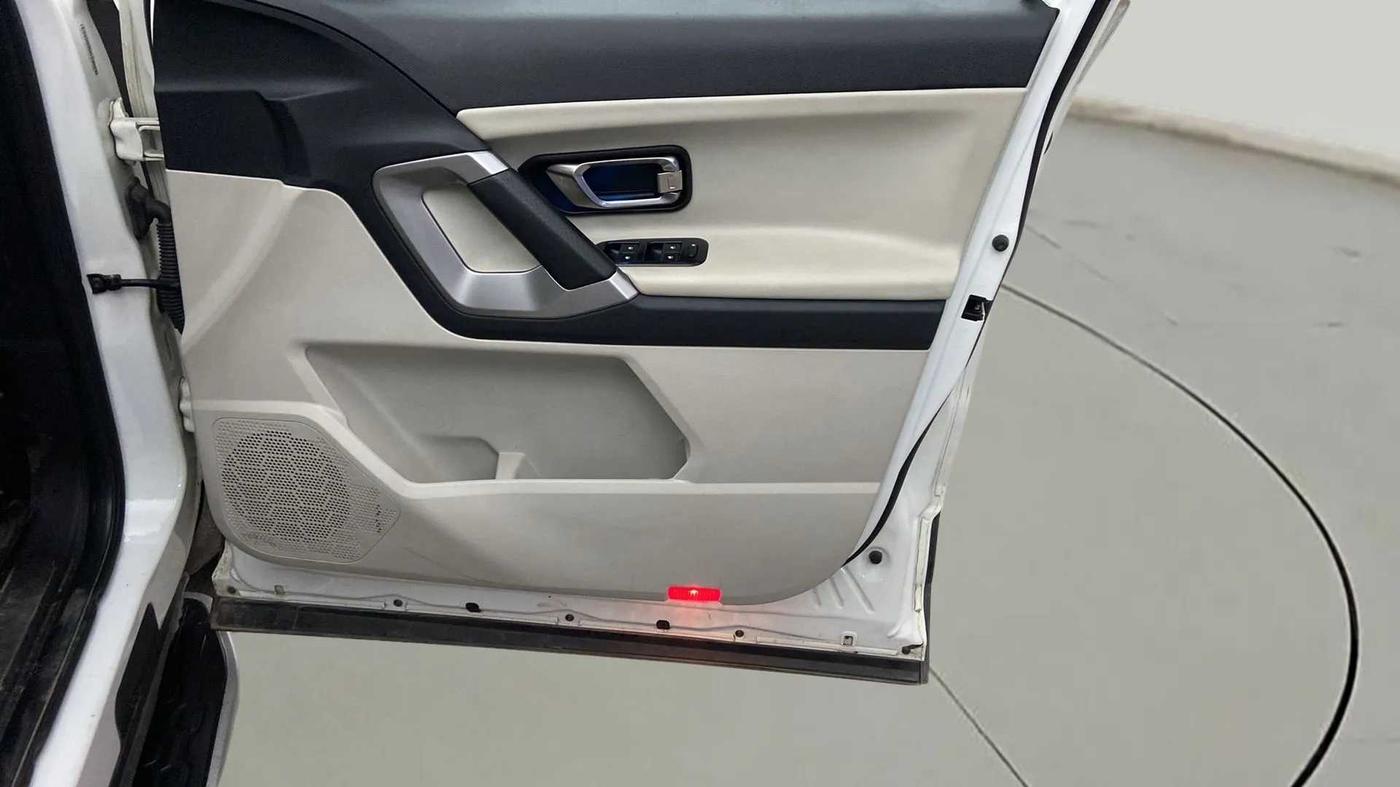 2022 Tata Safari XZA, Diesel, Automatic, 44,610 km, Driver Side Door Panels Control