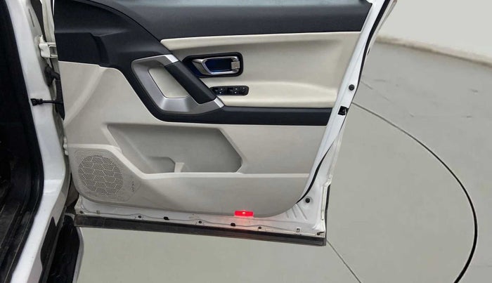 2022 Tata Safari XZA, Diesel, Automatic, 44,610 km, Driver Side Door Panels Control