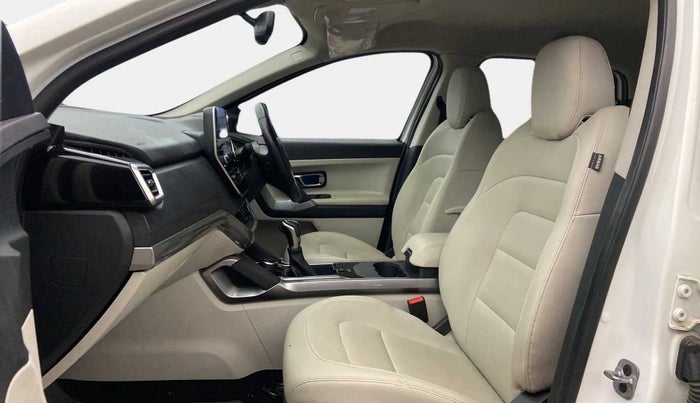 2022 Tata Safari XZA, Diesel, Automatic, 44,610 km, Right Side Front Door Cabin