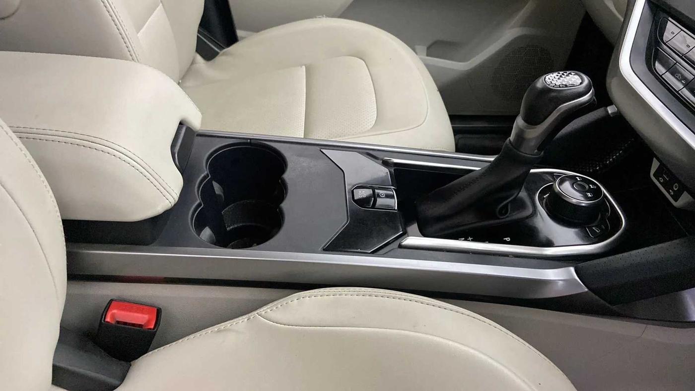 2022 Tata Safari XZA, Diesel, Automatic, 44,610 km, Gear Lever