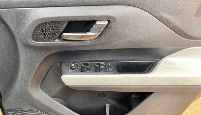2022 Tata PUNCH CREATIVE  AMT, Petrol, Automatic, 20,082 km, Driver Side Door Panels Control