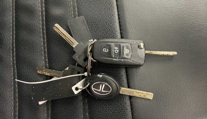 2021 Tata Tiago XT (O) PETROL, Petrol, Manual, 15,021 km, Key Close Up