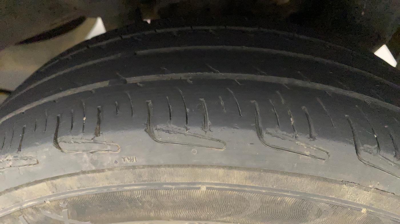 2017 Hyundai Eon ERA +, Petrol, Manual, 43,011 km, Left Rear Tyre Tread