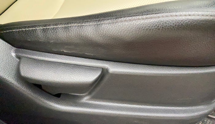 2017 Hyundai Eon ERA +, Petrol, Manual, 43,011 km, Driver Side Adjustment Panel