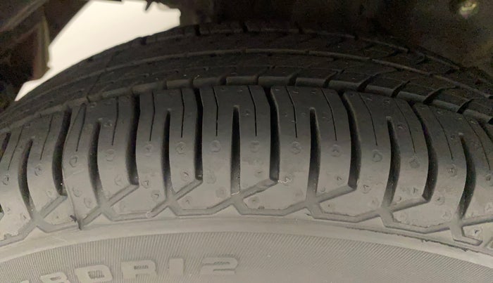 2017 Hyundai Eon ERA +, Petrol, Manual, 43,011 km, Right Rear Tyre Tread