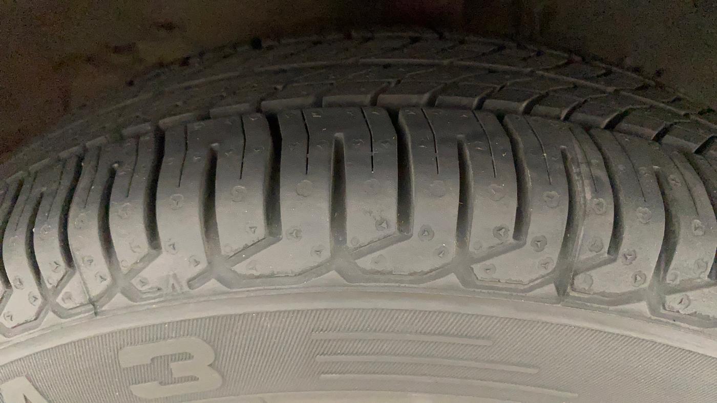 2017 Hyundai Eon ERA +, Petrol, Manual, 43,011 km, Right Front Tyre Tread