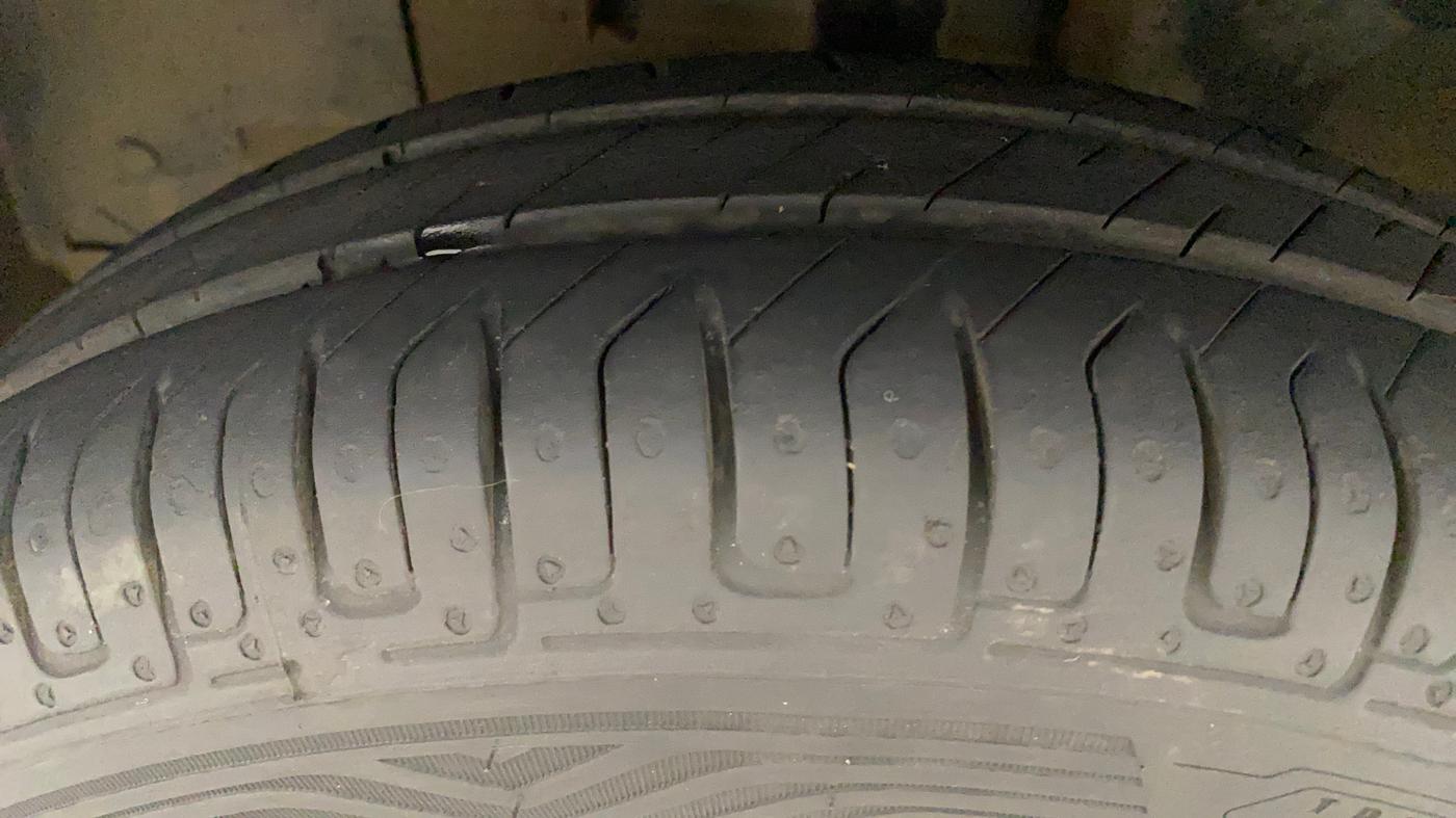 2017 Renault Kwid RXL, Petrol, Manual, 63,387 km, Left Front Tyre Tread