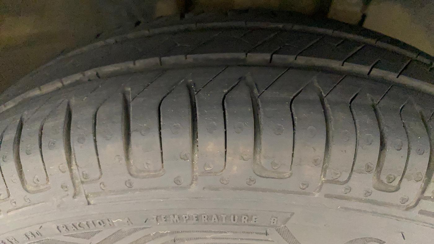 2017 Renault Kwid RXL, Petrol, Manual, 63,387 km, Right Rear Tyre Tread