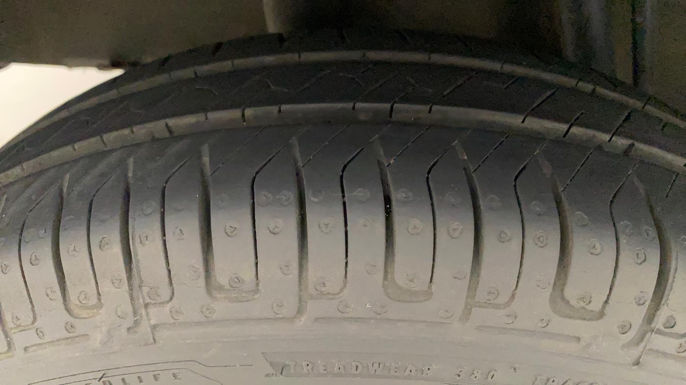 2017 Renault Kwid RXL, Petrol, Manual, 63,387 km, Right Front Tyre Tread