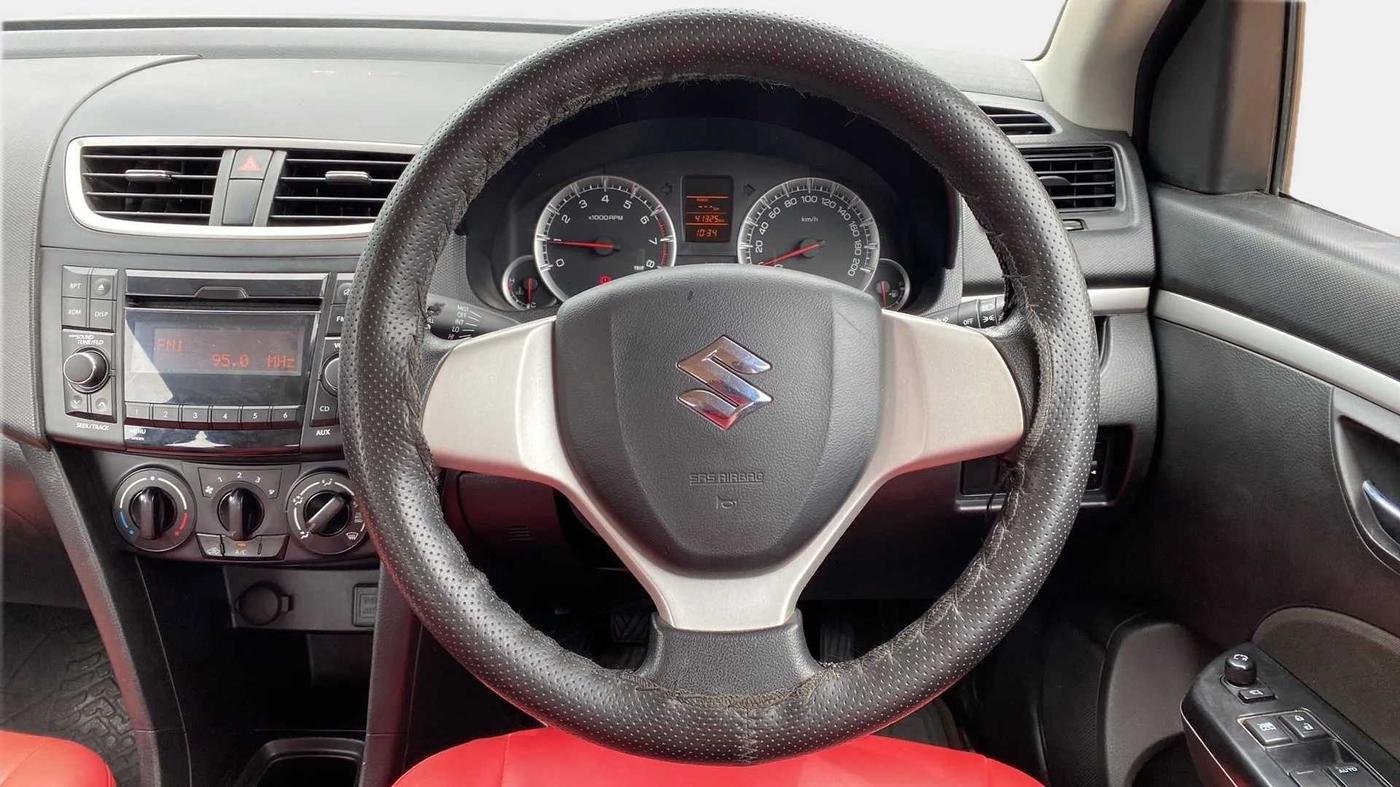 2016 Maruti Swift VXI O, Petrol, Manual, 41,297 km, Steering Wheel Close Up