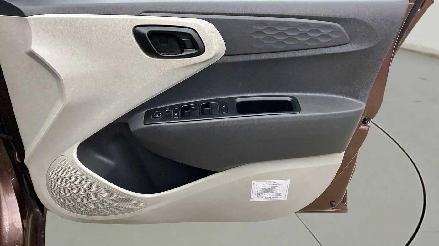 2022 Hyundai AURA S 1.2 CNG, CNG, Manual, 17,826 km, Driver Side Door Panels Control