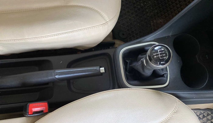 2014 Volkswagen Polo HIGHLINE1.2L, Petrol, Manual, 63,309 km, Gear Lever