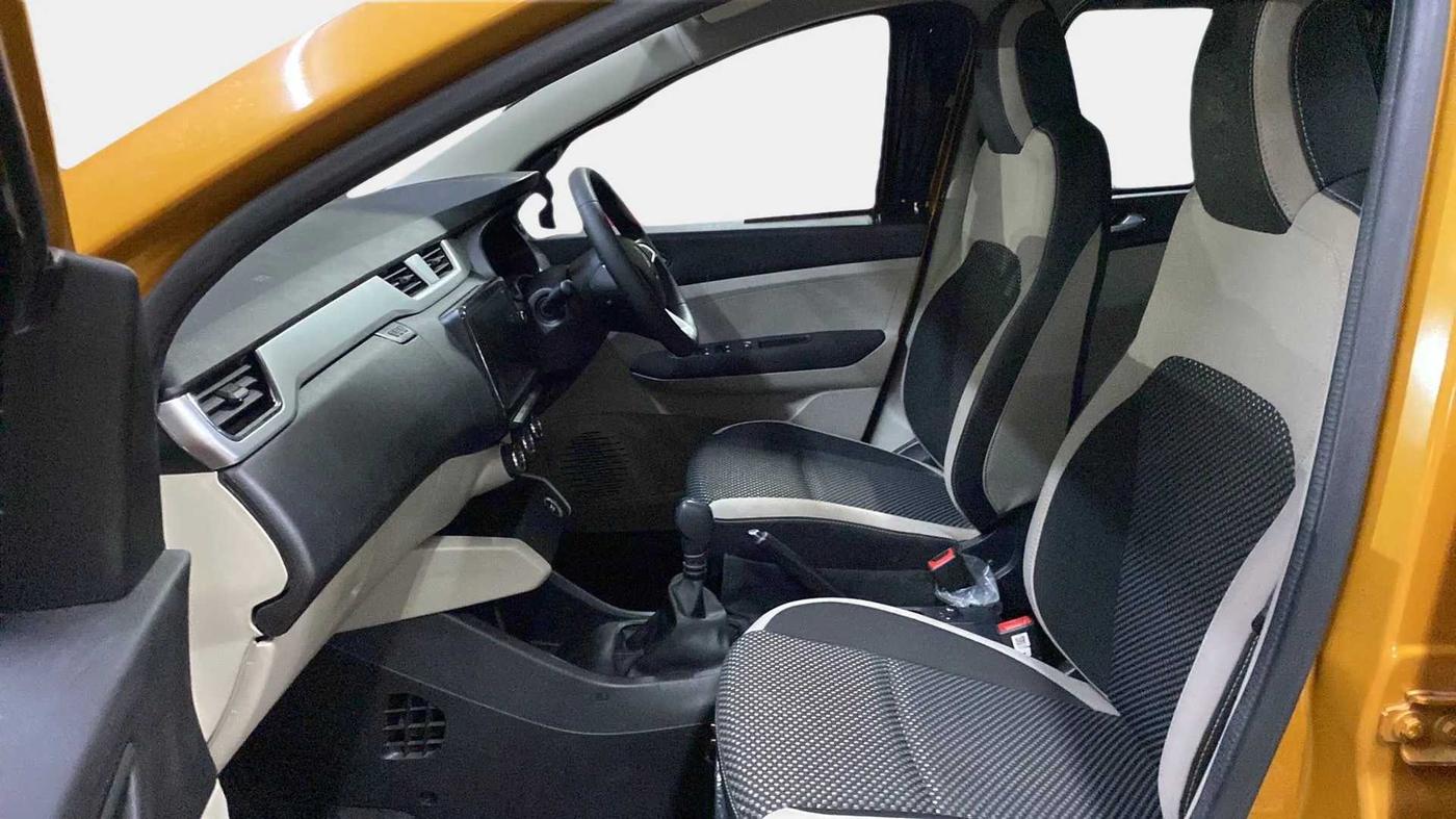 2021 Renault TRIBER RXZ AMT, Petrol, Automatic, 19,749 km, Right Side Front Door Cabin
