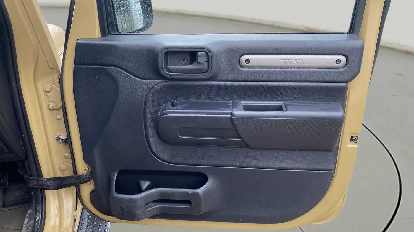 2021 Mahindra Thar LX  P 4WD AT CONVERTIBLE, Petrol, Automatic, 22,897 km, Driver Side Door Panels Control