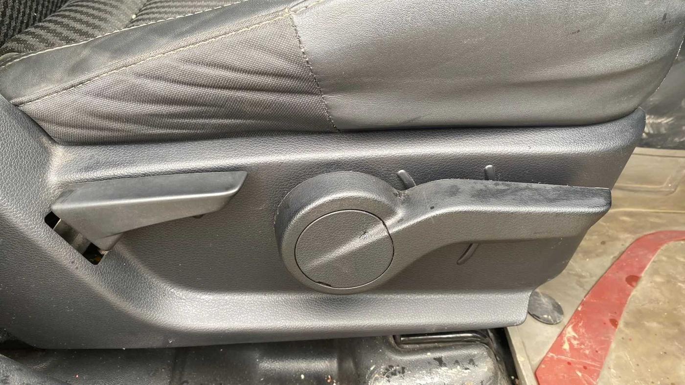 2021 Mahindra Thar LX  P 4WD AT CONVERTIBLE, Petrol, Automatic, 22,897 km, Driver Side Adjustment Panel