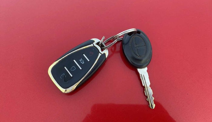 2017 Tata Tiago XE PETROL, Petrol, Manual, 46,997 km, Key Close Up