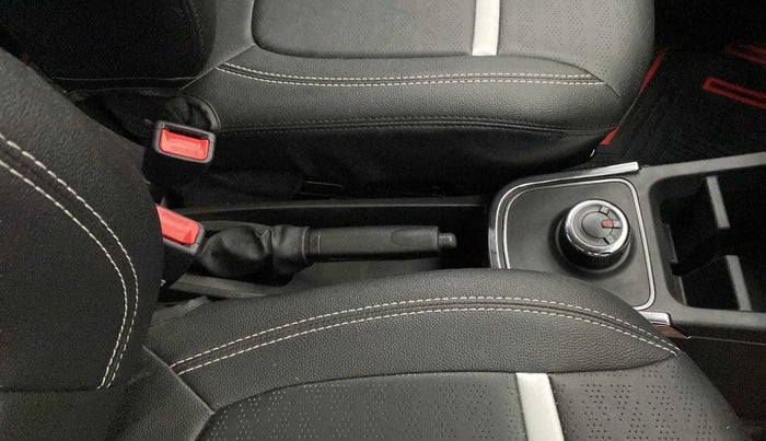 2023 Renault Kwid RXT 1.0 AMT, Petrol, Automatic, 2,777 km, Gear Lever