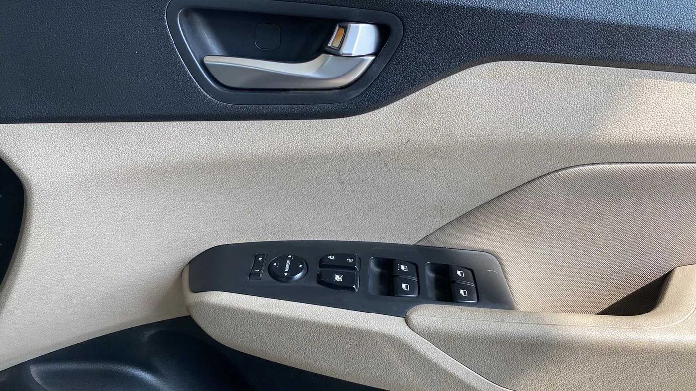 2021 Hyundai Verna S PLUS 1.5 CRDI, Diesel, Manual, 18,302 km, Driver Side Door Panels Control