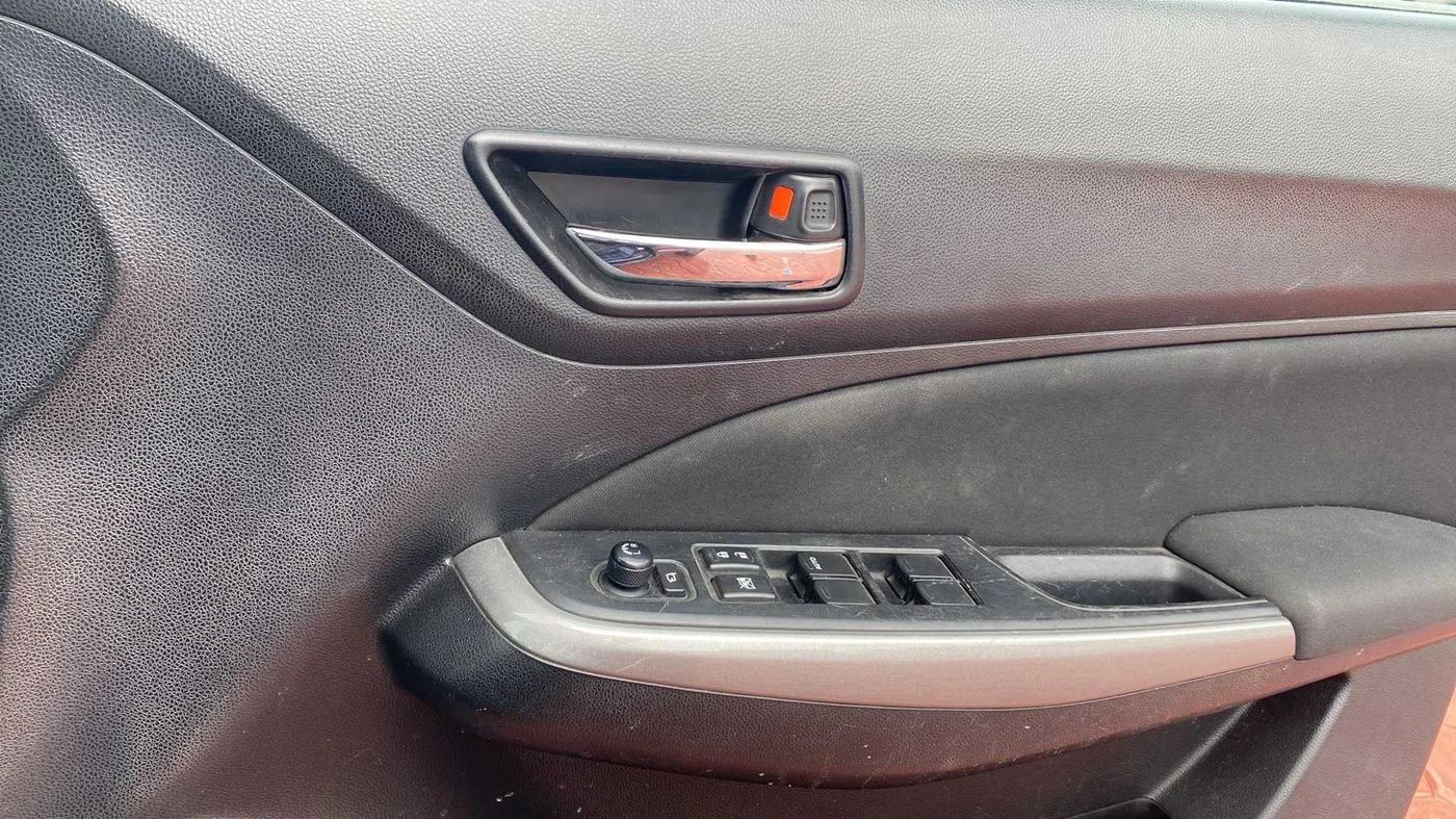 2018 Maruti Swift ZDI PLUS, Diesel, Manual, 38,861 km, Driver Side Door Panels Control