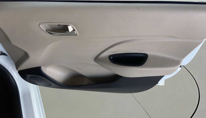 2018 Hyundai NEW SANTRO ASTA MT, Petrol, Manual, 38,428 km, Driver Side Door Panels Control
