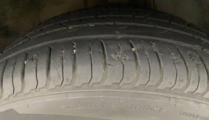 2020 Hyundai NEW I20 SPORTZ 1.2 AT, Petrol, Automatic, 23,296 km, Right Front Tyre Tread