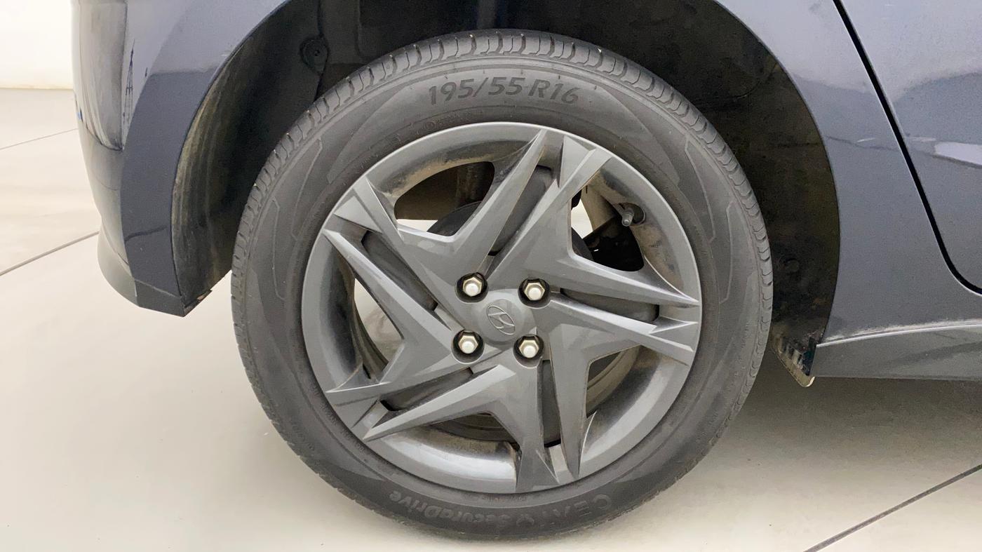 2020 Hyundai NEW I20 SPORTZ 1.2 AT, Petrol, Automatic, 23,296 km, Right Rear Wheel