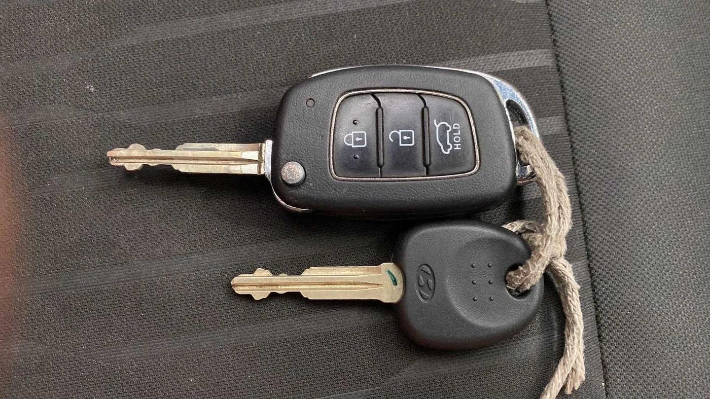 2018 Hyundai Elite i20 ASTA 1.2 DUAL TONE, Petrol, Manual, 42,500 km, Key Close Up