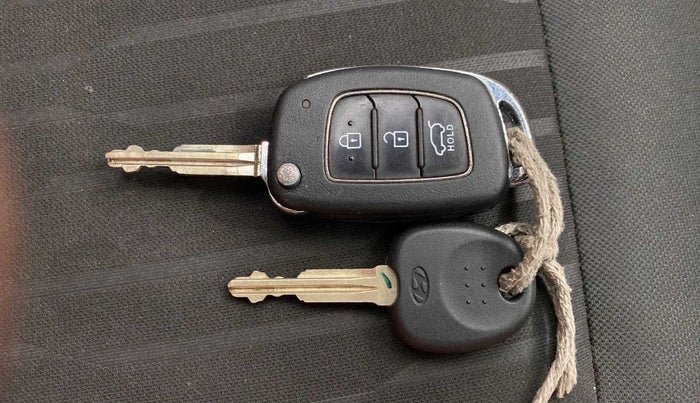 2018 Hyundai Elite i20 ASTA 1.2 DUAL TONE, Petrol, Manual, 42,500 km, Key Close Up