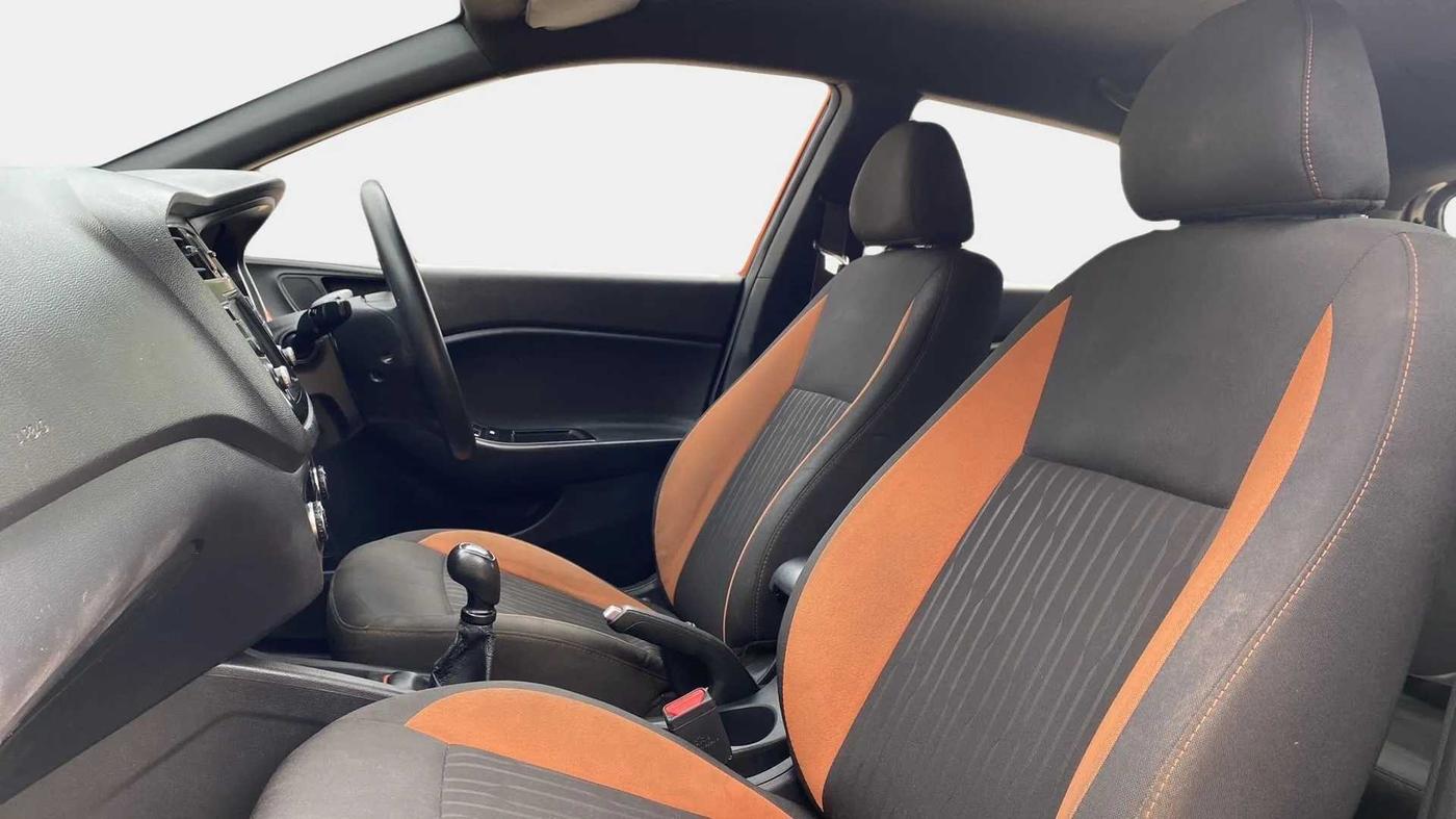 2018 Hyundai Elite i20 ASTA 1.2 DUAL TONE, Petrol, Manual, 42,500 km, Right Side Front Door Cabin