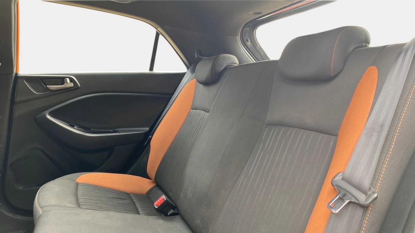 2018 Hyundai Elite i20 ASTA 1.2 DUAL TONE, Petrol, Manual, 42,500 km, Right Side Rear Door Cabin