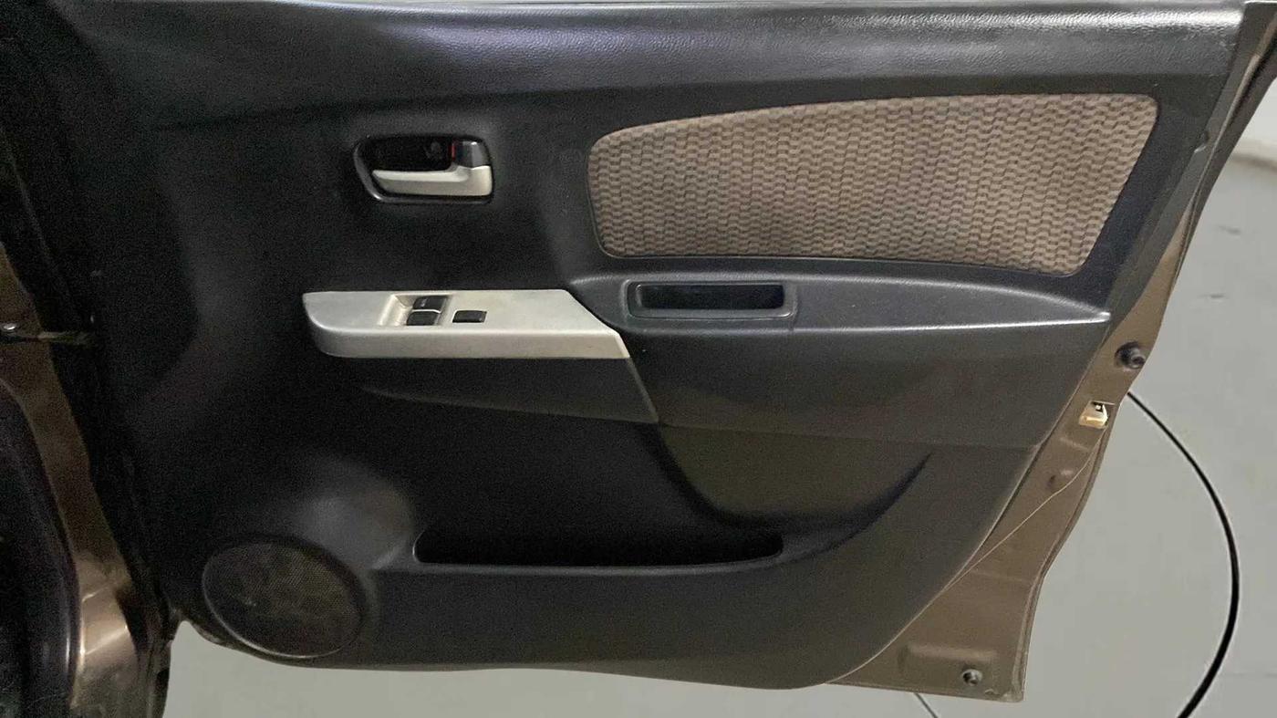 2015 Maruti Wagon R 1.0 LXI CNG, CNG, Manual, 87,361 km, Driver Side Door Panels Control