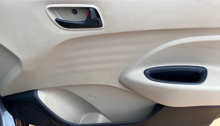 2019 Hyundai NEW SANTRO ERA EXECUTIVE, Petrol, Manual, 27,402 km, Driver Side Door Panels Control