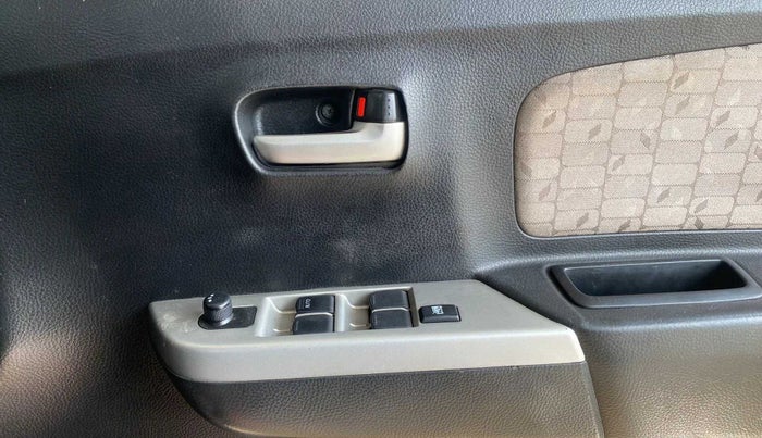 2016 Maruti Wagon R 1.0 VXI, Petrol, Manual, 1,11,740 km, Driver Side Door Panels Control