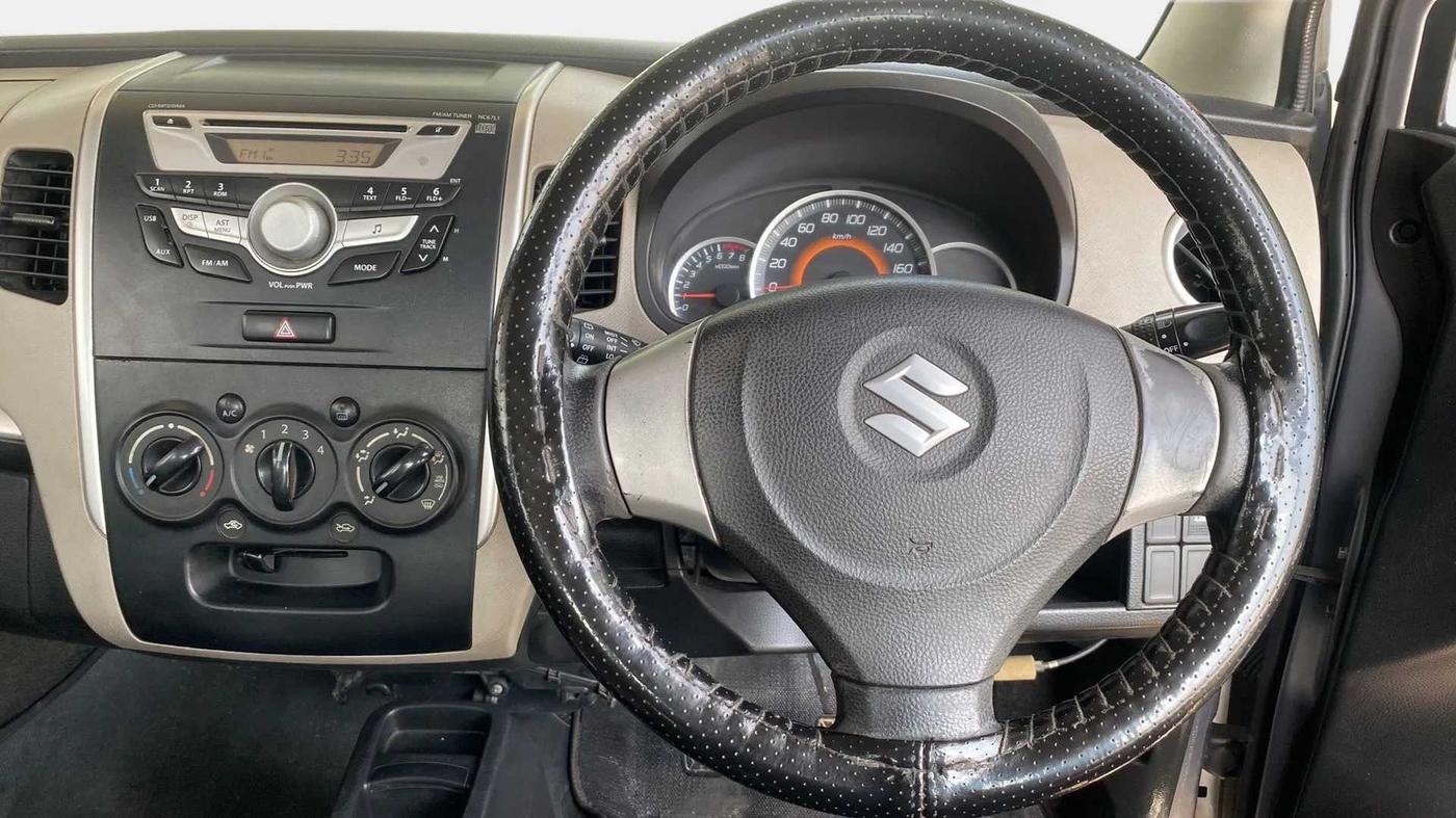 2016 Maruti Wagon R 1.0 VXI, Petrol, Manual, 1,11,740 km, Steering Wheel Close Up
