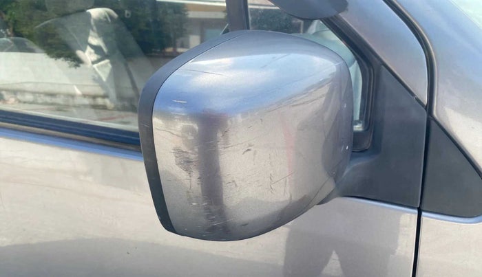 2016 Maruti Wagon R 1.0 VXI, Petrol, Manual, 1,11,740 km, Right rear-view mirror - Cover has minor damage
