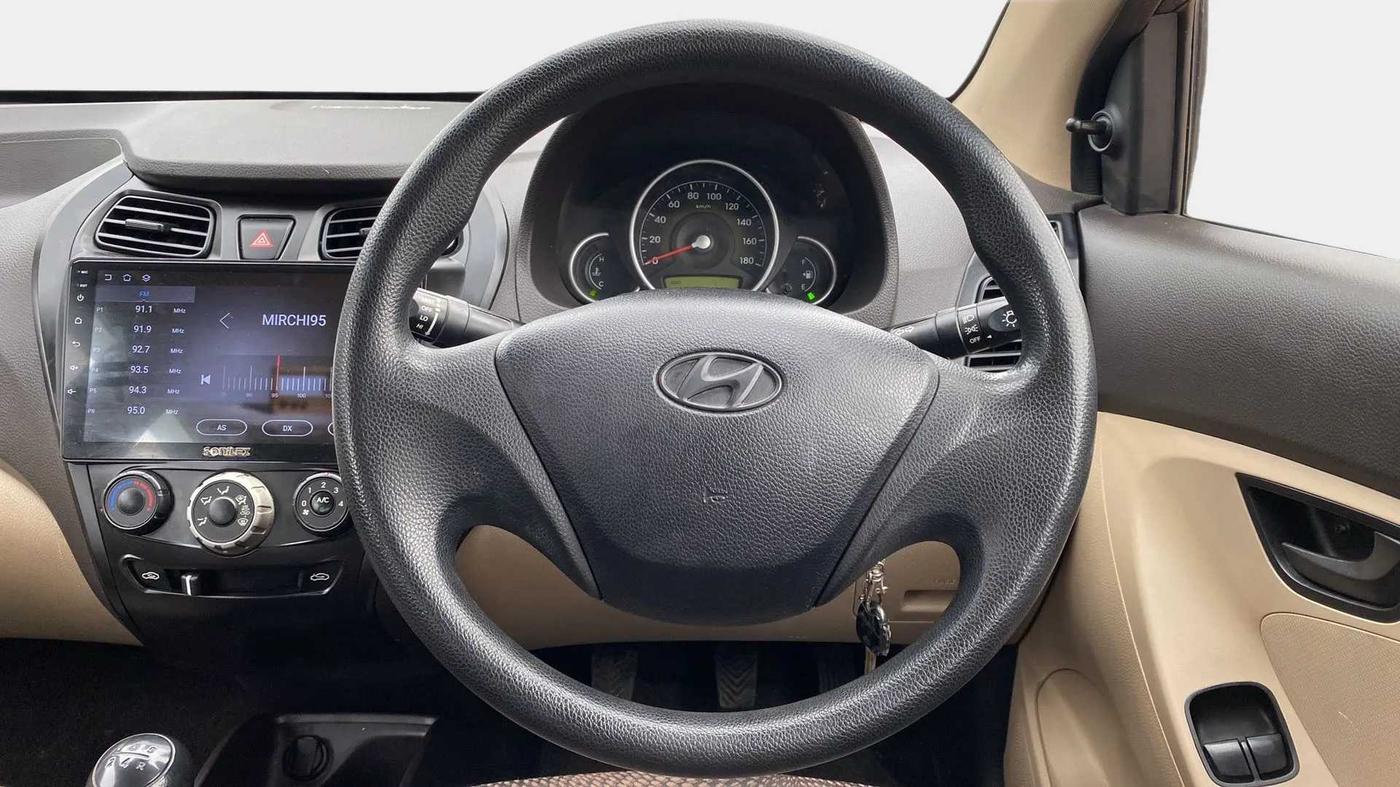2015 Hyundai Eon MAGNA +, Petrol, Manual, 46,268 km, Steering Wheel Close Up
