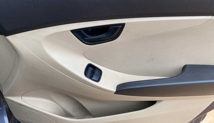 2015 Hyundai Eon MAGNA +, Petrol, Manual, 46,268 km, Driver Side Door Panels Control