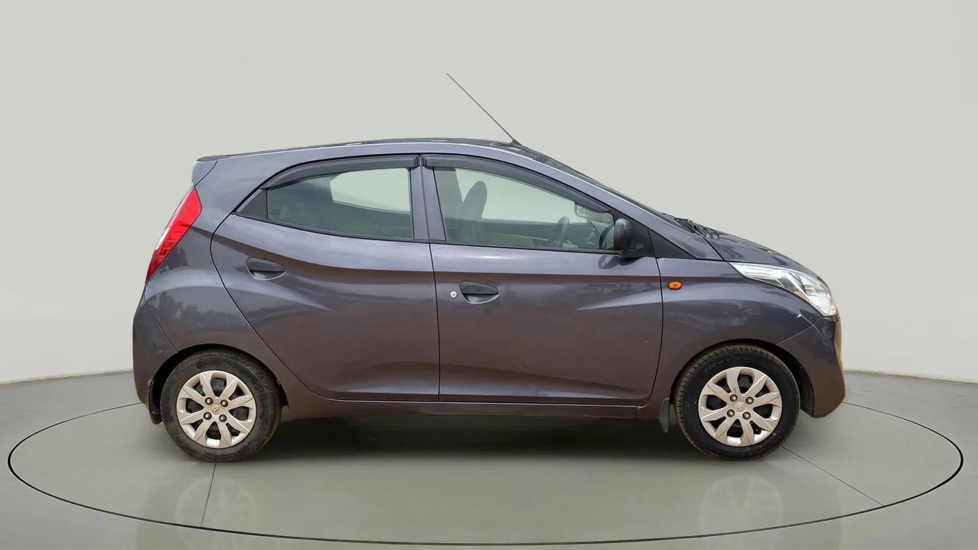 2015 Hyundai Eon MAGNA +, Petrol, Manual, 46,268 km, Right Side View