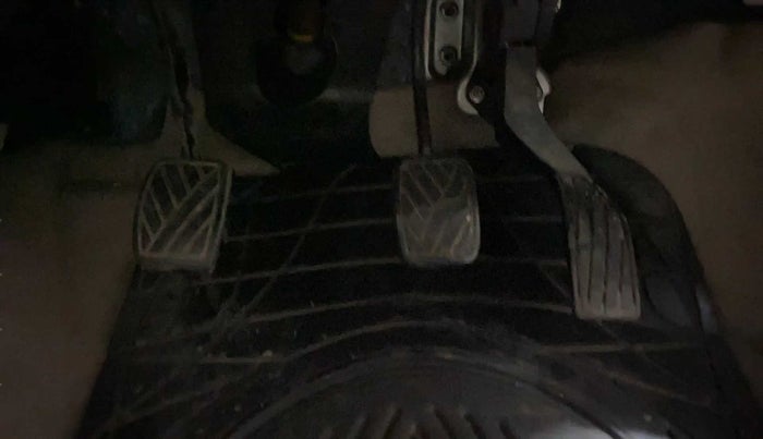 2014 Maruti Swift Dzire VXI, Petrol, Manual, 45,977 km, Pedals